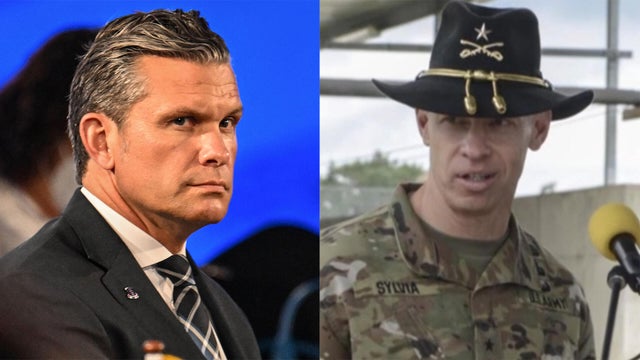 Top Pentagon general fired for alleged leaks