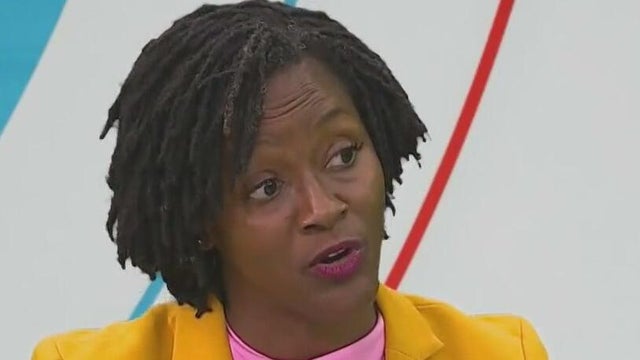 Angie Nixon campaigning in Liberty City