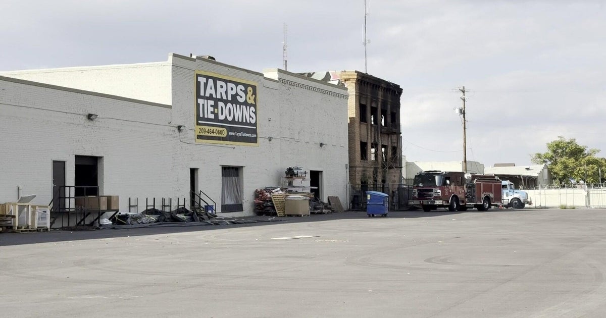 Vacant Stockton apartment building burns, sparking frustration from nearby business owner