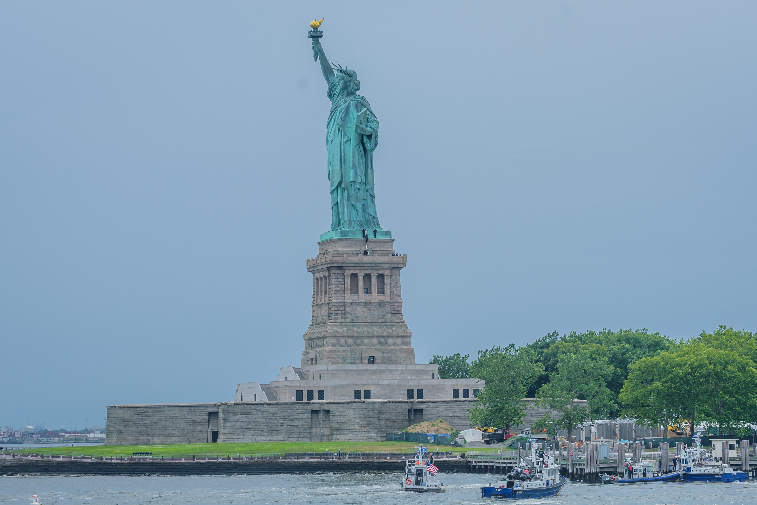 высота статуя свободы
