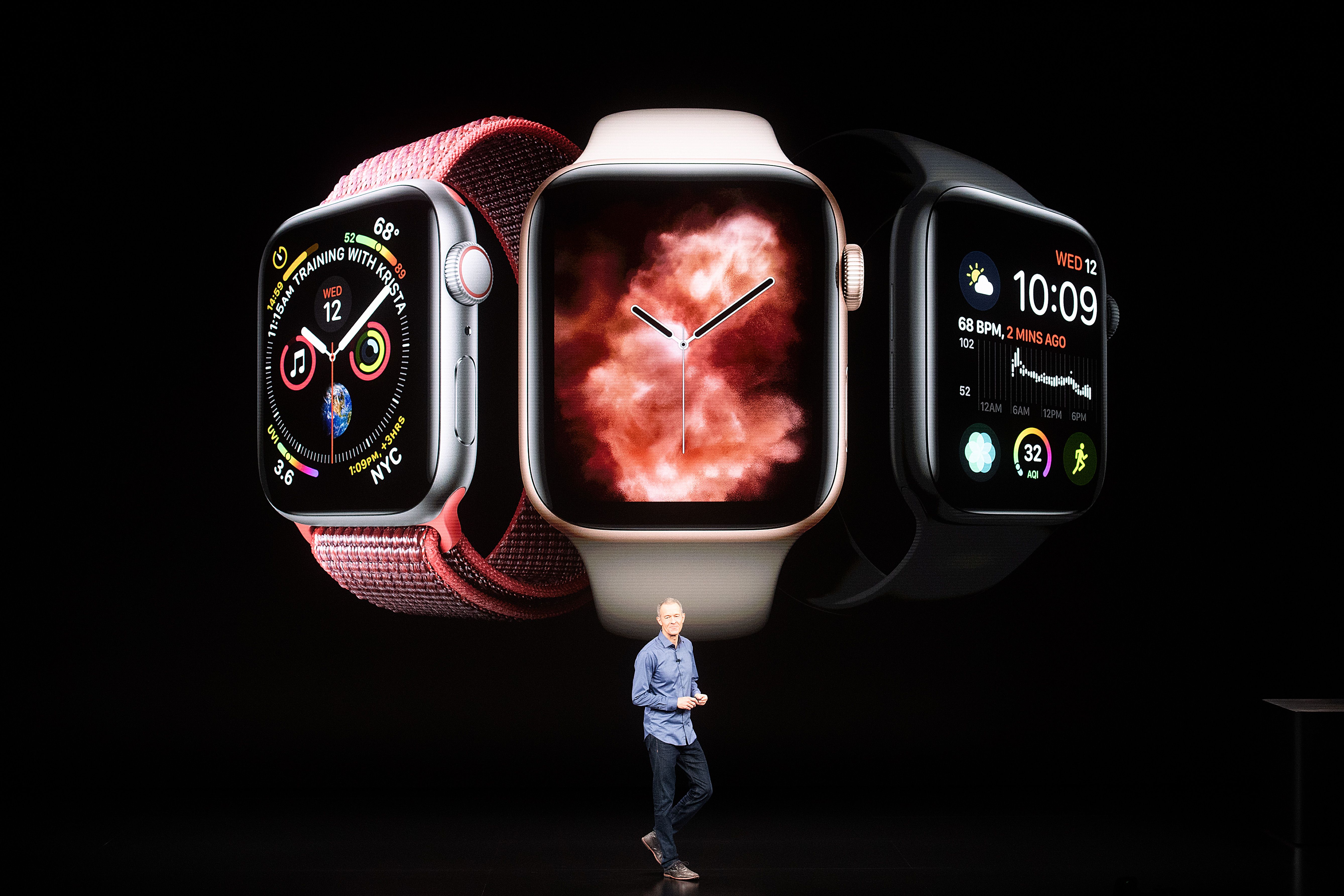 Часов iwatch. Apple IWATCH 2022. Apple IWATCH 7 Series. Эппл вотч айфон. Айфон 11 и часы эпл вотч.
