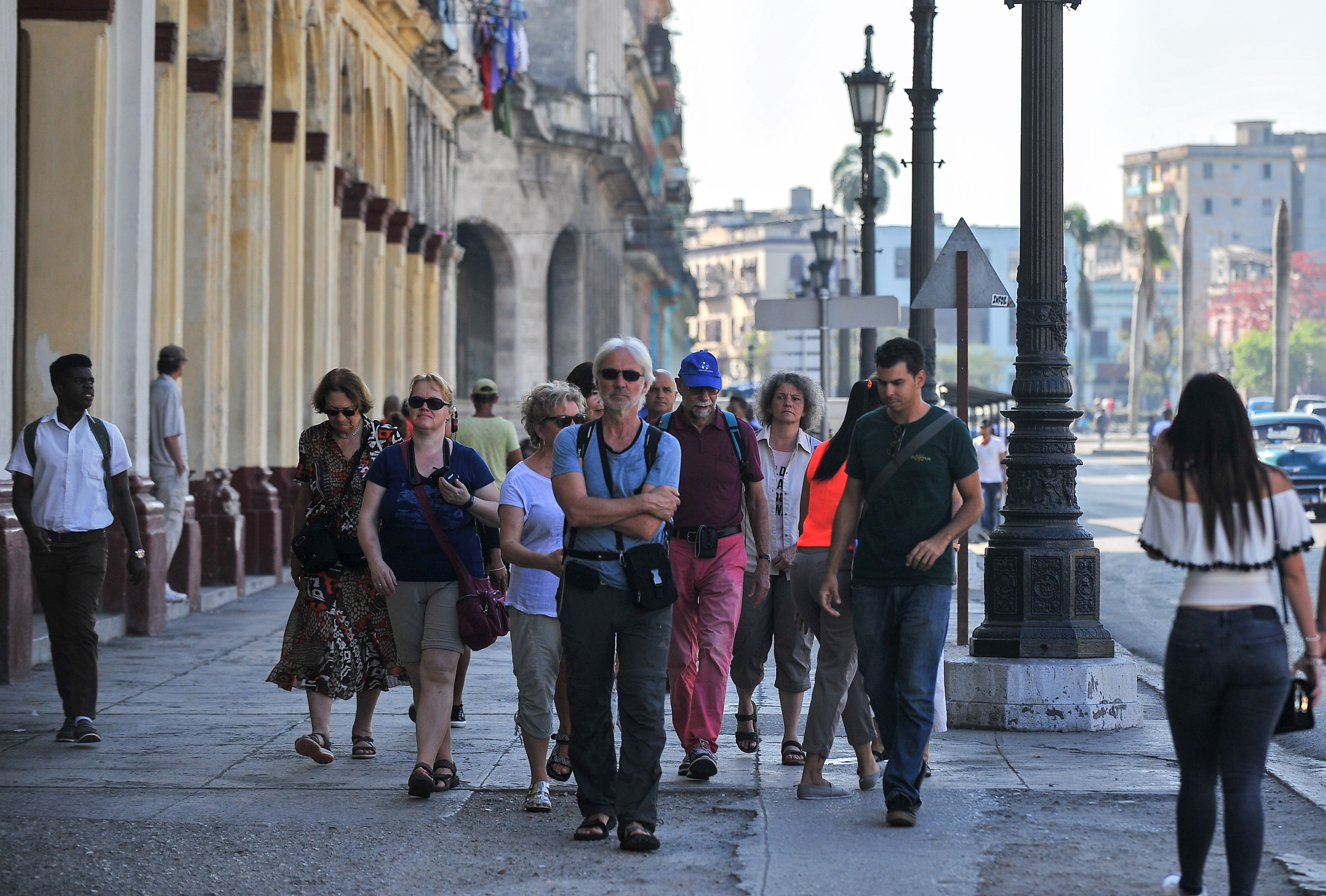 Кубинские новости. Куба для туристов. Гавана люди. Туристы на Кубе. Жизнь в Испании.