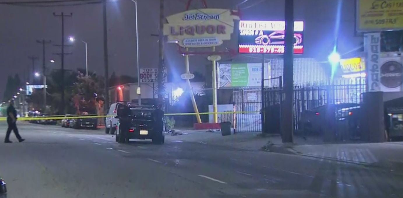 Man Shot To Death Outside North Hollywood Liquor Store Cbs Los Angeles