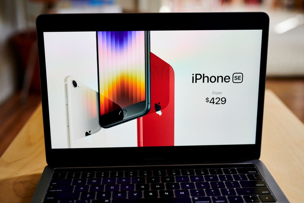 Apple s New Budget IPhone Is 5G Capable And More Expensive CBS Los 