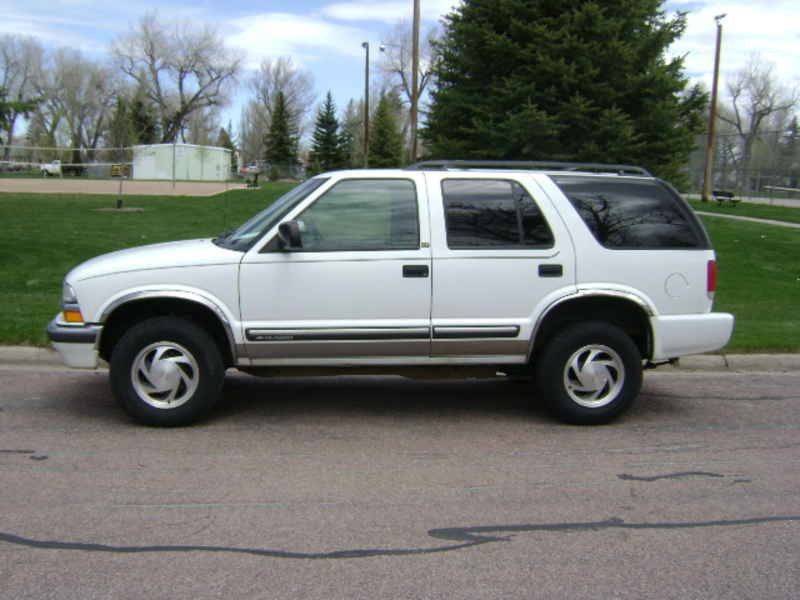 2001 blazer white