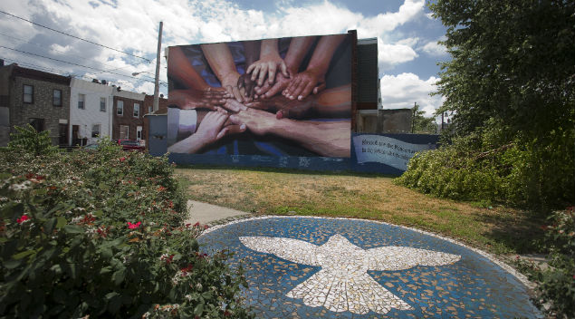 The Peace Wall (Courtesy of City of Philadelphia Mural Arts Program / Photo by Jack Ramsdale)