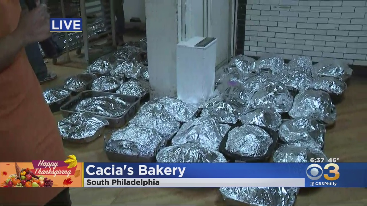 Locals Line Up To Have Thanksgiving Day Turkey Cooked At Cacia's Bakery