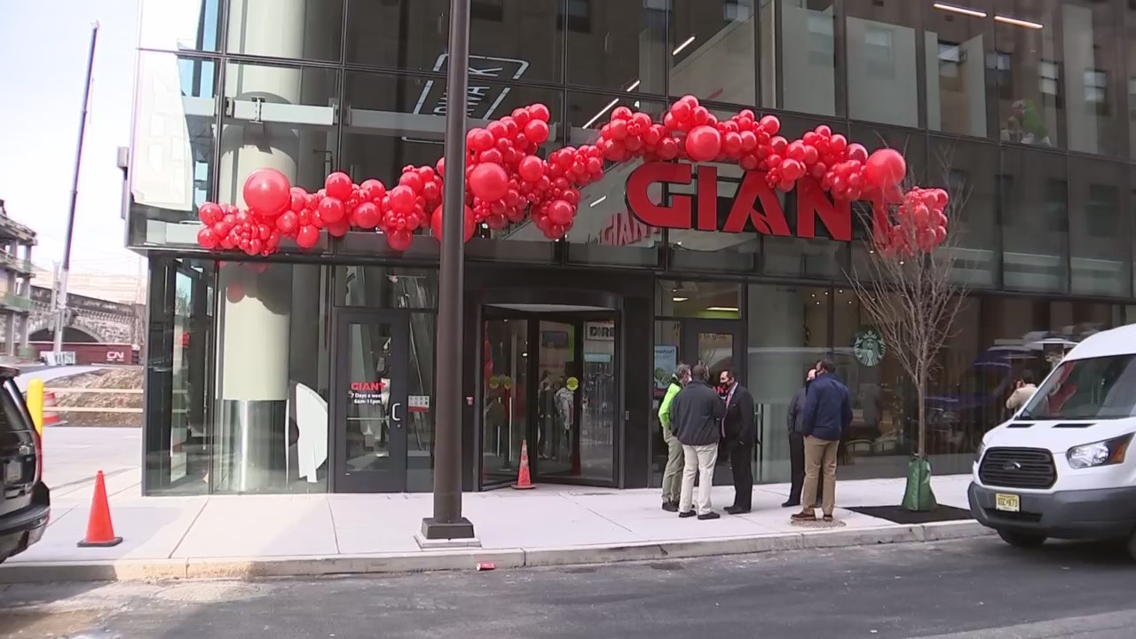 Giant Opens New Store In Logan Square, Features Food Hall And Outdoor Terrace