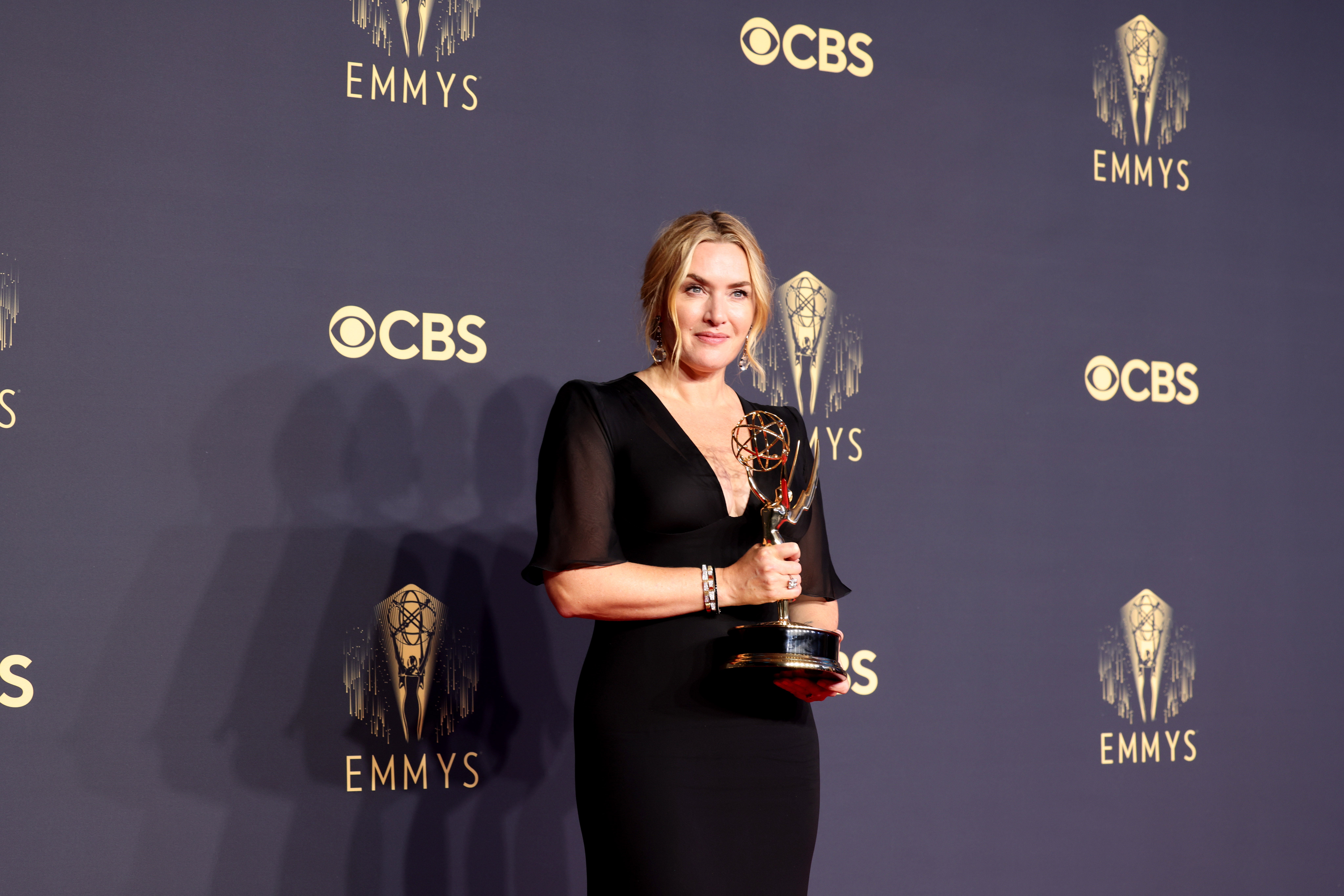 Премия эмми за лучшую женскую роль второго плана в комедийном телесериале