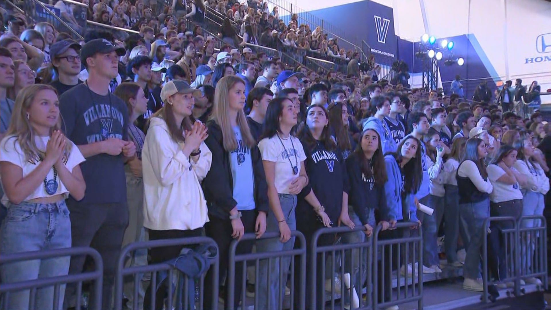 Roughly 4,500 Students Pack Finneran Pavilion To Watch Villanova, Kansas In Final Four