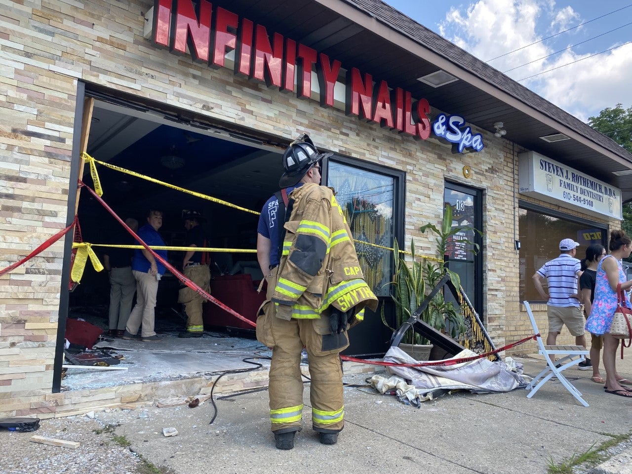 It s Like A Bomb Car Crashes Into Nail Salon On East Woodland