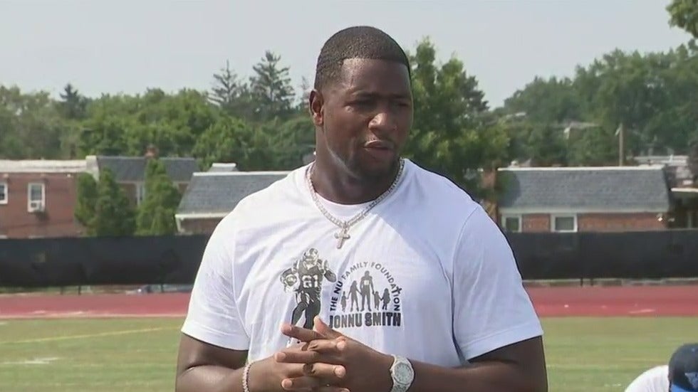 New England Patriots Tight End, Philadelphia Native Jonnu Smith Hosts Free  Youth Football Camp In Germantown - CBS Philadelphia