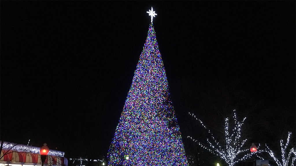 Kennywood Park Begins Annual Holiday Lights - CBS Pittsburgh