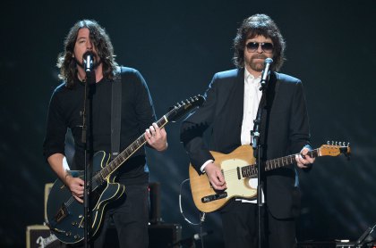 Dave Grohl and Jeff Lynne by Kevin Winter 