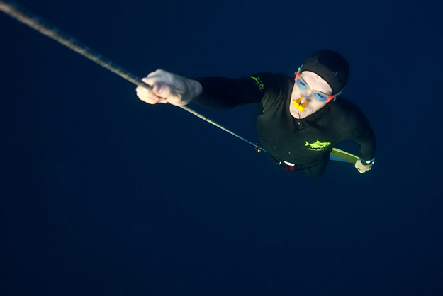 French freediver Morgan Bourc'his trains on August 8, 2012 off the coasts of Marseille, southern France, as part of his preparation for the world championships which will take place from 8 to 16 September 2012 in Villefranche-sur-Mer.      