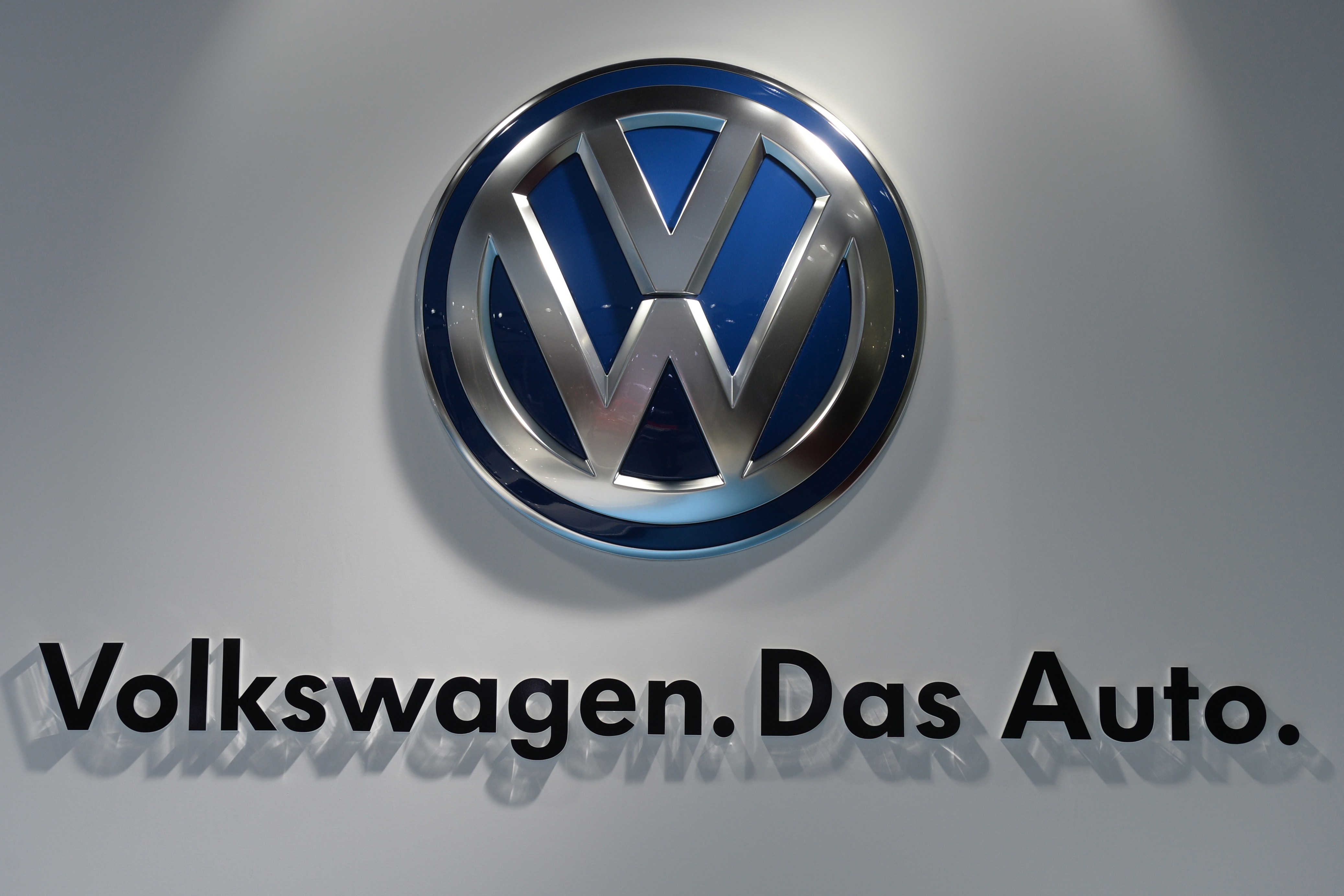 Что значит volkswagen. Фольксваген das auto. Слоган Volkswagen. Надпись Фольксваген. Логотип Фольксваген дас авто.