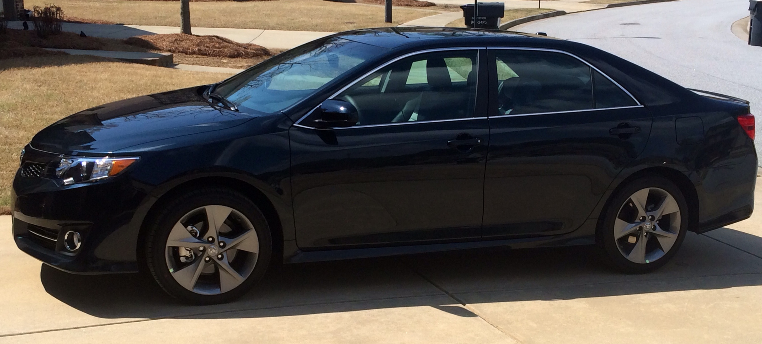 2014 Camry SE sideview