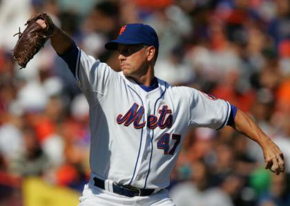 NEW YORK - SEPTEMBER 30:  Tom Glavine #47 of the New York Mets pitches against the Florida Marlins during the MLB game at Shea Stadium September 30, 2007 in the Flushing neighborhood of the Queens borough of New York City.  