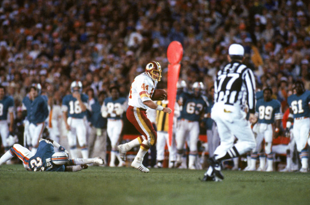 PASADENA, CA - JANUARY 30:  Running back John Riggins #44 of the Washington Redskins rushes for yards during Super Bowl XVII against the Miami Dolphins at the Rose Bowl on January 30, 1983 in Pasadena, California.  John Riggins was named Super Bowl MVP as the Redskins won 27-17.  