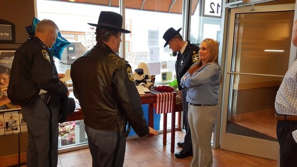 Sheriff Gahler talks to employees at the Abingdon Panera. Courtesy: Harford County Sheriff's Office
