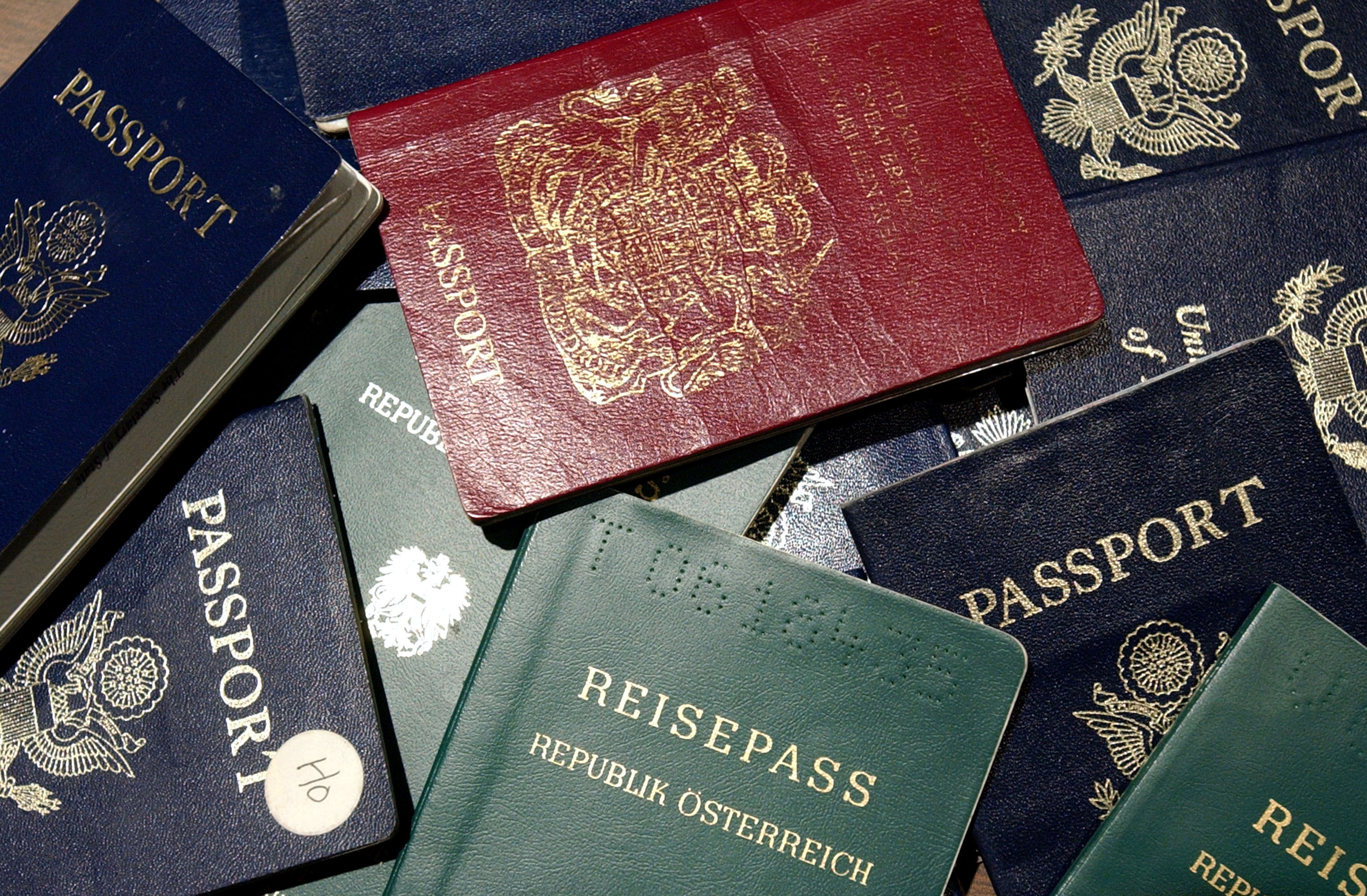 Паспорта разных стран мира фото внутри и снаружи