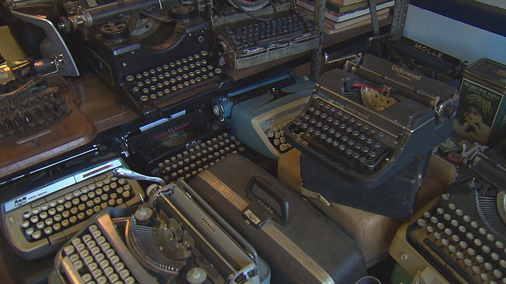 'Busiest We Have Been In 41 Years,' Typewriters Make Comeback During Pandemic CBS Boston